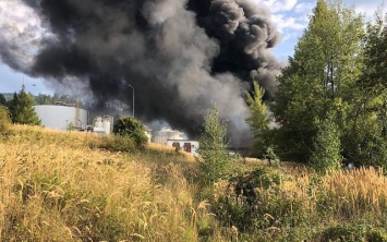 В Чехии возник пожар на складе с нефтепродуктами