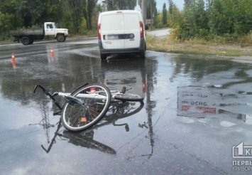 В Кривом Роге под колеса машины попала велосипедистка