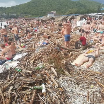 Это будущее Крыма: сеть шокировало фото российского пляжа