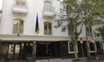 Украинка уже полтора месяца прячется в посольстве Украины в Тегеране от избивавшего ее мужа-иранца