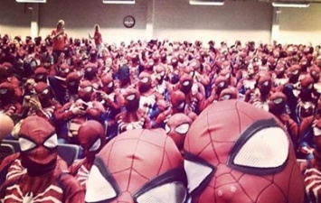 В Швеции полтысячи людей надели костюмы Человека-паука