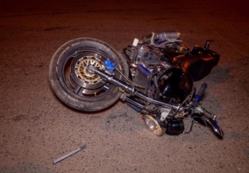 Лобовое столкновения в Днепре: на улице Аэропортовской легковушка врезалась в мотоцикл