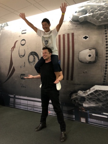 Илон Маск представил первого туриста, которого SpaceX отправит к Луне