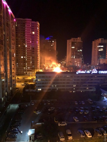 Пожар в Аркадии: горит здание на Гагаринском плато