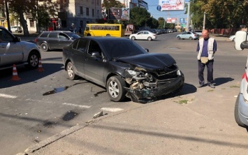 Одесса: в результате ДТП Жигули выкинуло на тротуар (ФОТО)