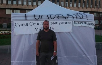 Запорожец, пострадавший от рук сына экс-депутата голодает под Запорожской ОГА