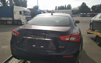 Запорожанка пыталась незаконно ввезти в Украину элитный Maserati (ФОТО)
