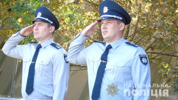 Ряды украинской полиции поповнили 16 херсонцев-новичков