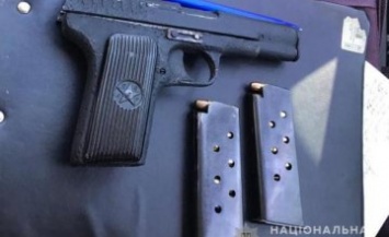 В Днепре полицейские задержали «продавца» пистолета ТТ (ФОТО)