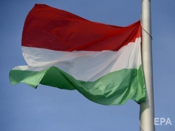 На видео из консульства Венгрии в Берегово зафиксирован прием в венгерское гражданство, но паспортов не выдают - СМИ