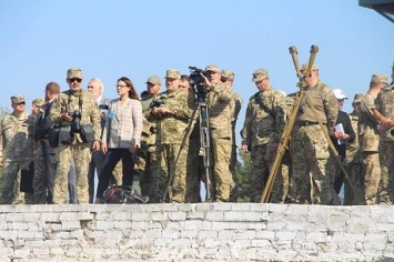 На полигоне провели демонстрационный показ новых образцов вооружения и техники для ВСУ (ФОТО)