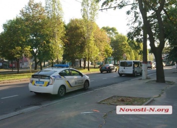 В центре Николаева водитель «Ниссана» насмерть сбил бездомного, который выскочил на дорогу