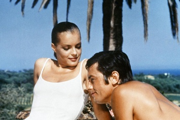 КиноМода: как после премьеры "Бассейна" Роми Шнайдер и Джейн Биркин стали символами пляжного гламура и стиля 60-х