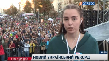На День Благодарения в Киеве развернули рекордный по размерам флаг