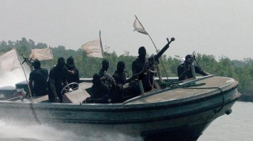 У берегов Африки пираты похитили моряков, в том числе и украинца - СМИ