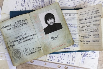 Паспорт Виктора Цоя, найденный за холодильником, продали за 9 миллионов
