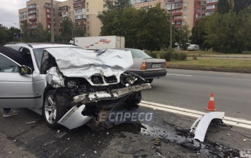 В Киеве столкнулись четыре авто