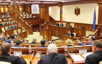В Молдове советника Додона выгнали из парламента