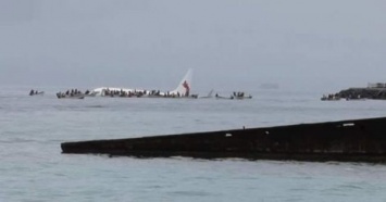 В Микронезии "Боинг" рухнул в море (фото)