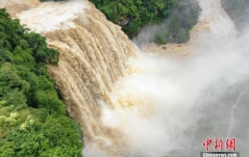 Самый большой водопад Китая увеличился вдвое