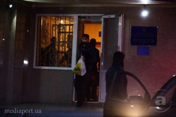 Освобожденного «Топаза» заблокировали активисты и заставили отвечать за антиукраинскую деятельность