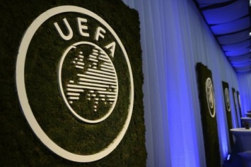 УЕФА наказал ФФУ за поведение болельщиков