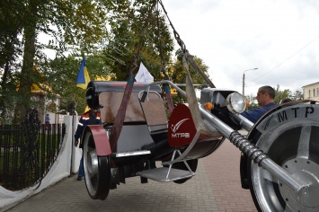 4-метровый байк, созданный на Николаевском тепловозоремонтном заводе, установили в детском городке «Сказка»