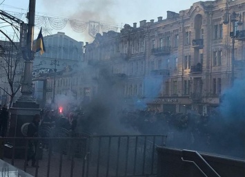 Появилось видео, как в Киеве ультрас "Динамо" задымили центральные улицы