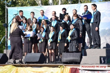 На главной площади Николаева верующие благодарили Бога
