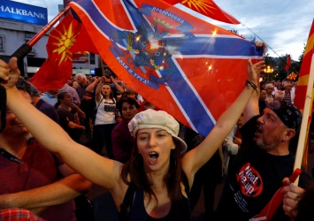 Македонцы поддержали идею переименование страны