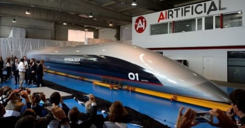 Hyperloop представила первую пассажирскую капсулу