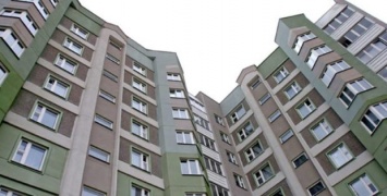 Житель харьковской многоэтажки вышел из квартиры и увидел странное (фото)