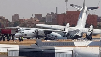 В аэропорту Судана при посадке столкнулись два самолета Антонов