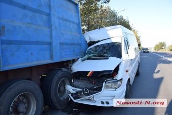 В Николаеве в ДТП с маршруткой пострадали 7 детей