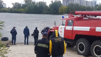 В Киеве мужчина порыбачил, сел в машину, поехал в Днепр и утонул