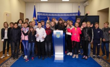 Школьники из Новомосковского района побывали в ДнепрОГА и попробовали себя в роли госслужащих (ФОТОРЕПОРТАЖ)