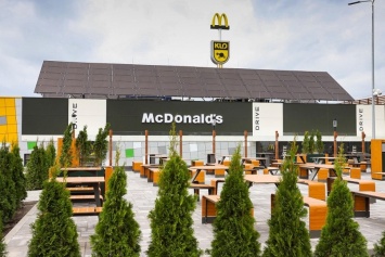 В Украине открылся первый McDonald's на АЗС