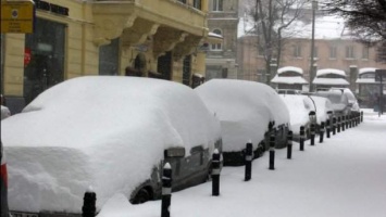 Уже? Канаду замело, снега по колено