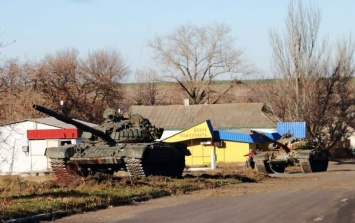 Боевики выдвинули за линии отвода 180 танков и 100 орудий и артсистем