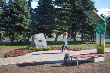 В Одессе установили памятный знак в честь журналиста Бориса Деревянко и открыли его музей