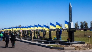 В Харькове открыли стелу в память о погибших героях АТО