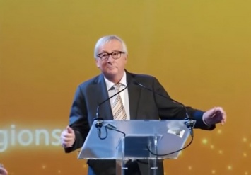 Президент Еврокомиссии Юнкер пустился в пляс вслед за Терезой Мэй. Видео