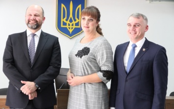 Мэр Николаева Александр Сенкевич поздравил работников Центрального районного суда с Днем юриста