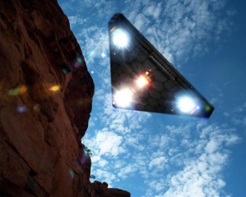 Жители Колорадо зафиксировали на видео мистический НЛО в форме треугольника