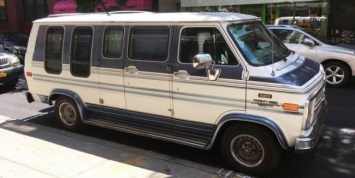 Житель Нью-Йорка превратил старый Chevrolet в мини-отель (Фото)