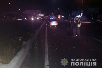 Двое мужчин погибли под колесами автомобиля на Кольцевой дороге в Киеве