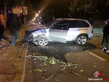 В центре Николаева столкнулись BMW и Hyundai - один из водителей был пьян