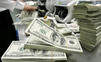 Курс доллара специально тянут наверх: что будет с валютой после затяжных выходных