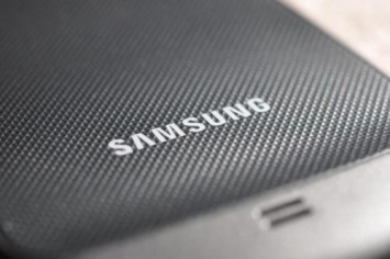 Флагман от Samsung: Смартфон W2019 появился на фото