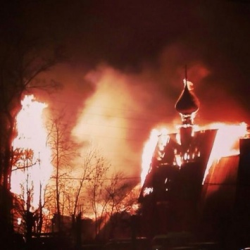 В Москве ночью подожгли храм и воскресную школу
